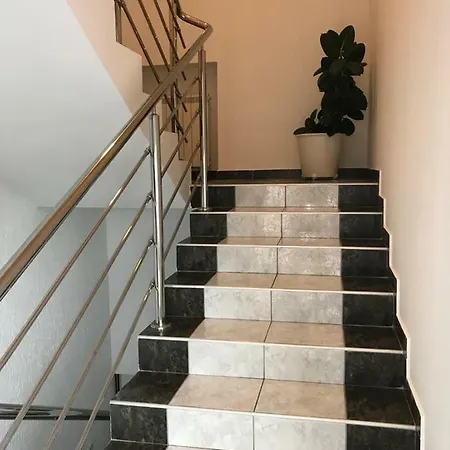 Tri Sesira Inn