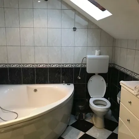 Tri Sesira Värdshus 4*